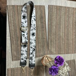 Crossbody detachable purse strap with gold hardware